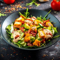 Crispy Chicken & Bacon Salad 400 g SALATE la Rexo LunchBox TEST din Târgu Mureş
